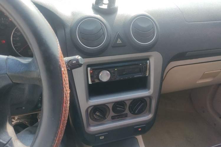 Used Geely Auto Liberty Ship 2011 1.3L Manual Fashion Edition Audio And AC Panel