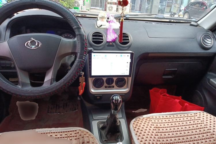 Used Geely Auto Liberty Ship 2011 1.3L Manual Fashion Edition Center Console