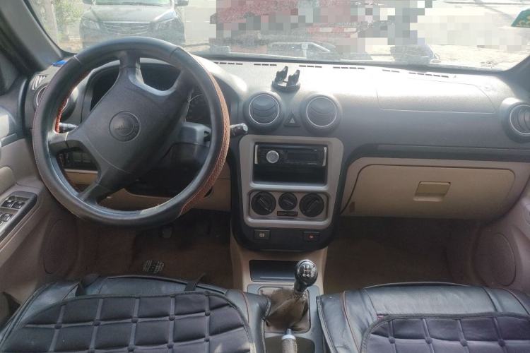 Used Geely Auto Liberty Ship 2011 1.3L Manual Fashion Edition Center Console
