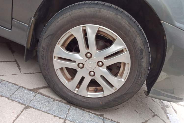 Used Geely Auto Liberty Ship 2011 1.3L Manual Fashion Edition Right Front Wheel Hub