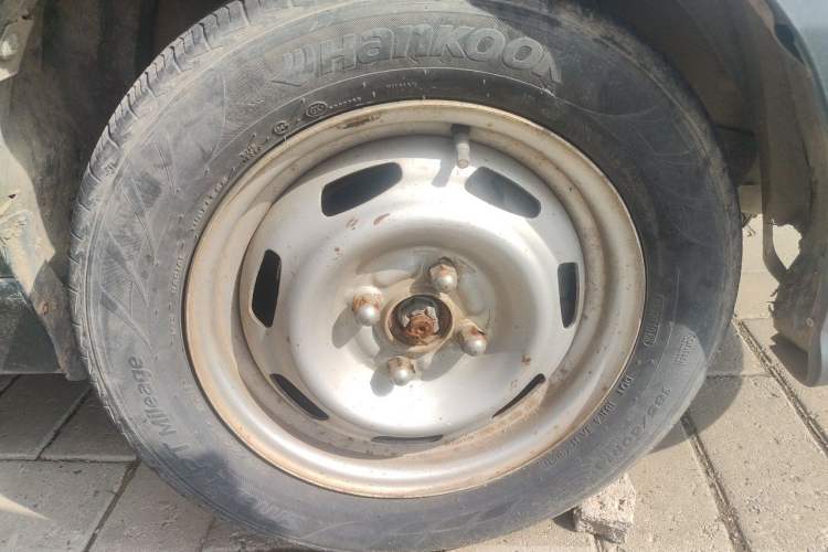 Used Geely Auto Liberty Ship 2011 1.3L Manual Fashion Edition Right Front Wheel Hub