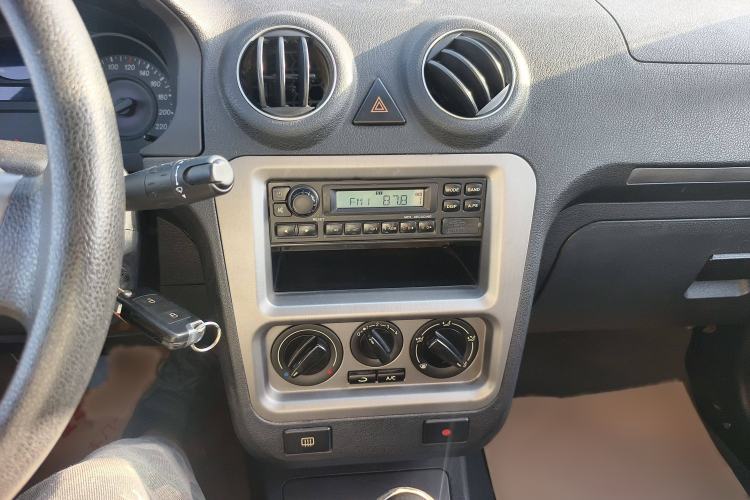 Used Geely Auto Liberty Ship 2011 1.5L Manual Sport Model Audio And AC Panel