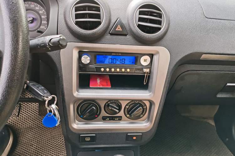 Used Geely Auto Liberty Ship 2011 1.5L Manual Sport Model Audio And AC Panel
