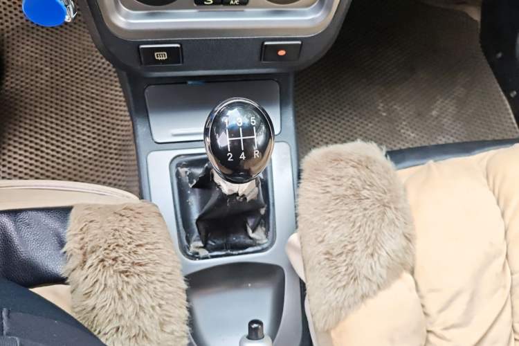 Used Geely Auto Liberty Ship 2011 1.5L Manual Sport Model Gear Lever