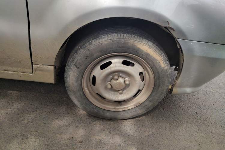 Used Geely Auto Liberty Ship 2011 1.3L Manual Fashion Edition Right Front Wheel Hub