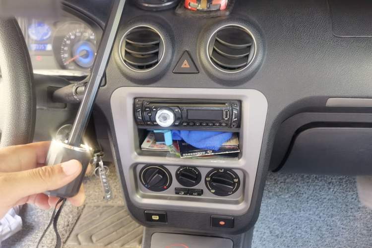 Used Geely Auto Liberty Ship 2012 1.3L Manual Fashion II Audio And AC Panel