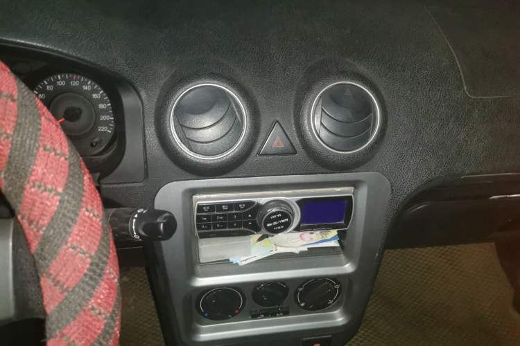 Used Geely Auto Liberty Ship 2012 1.3L Manual Fashion II Audio And AC Panel