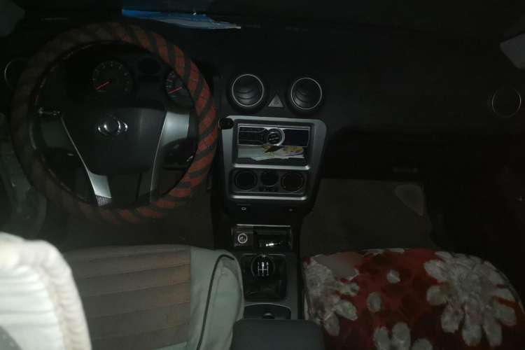 Used Geely Auto Liberty Ship 2012 1.3L Manual Fashion II Center Console