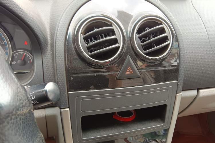 Used Geely Auto Liberty Ship 2013 1.0L Manual Overdrive Model Audio And AC Panel