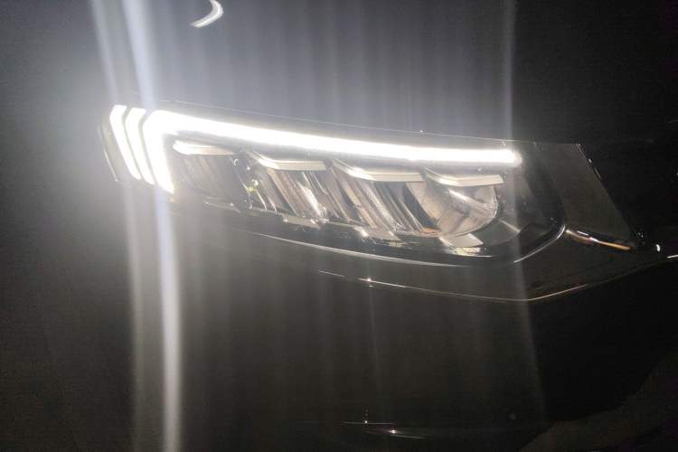 Used Geely Auto Monjaro 2019 300T YAOXINGZHE Right Front Headlight