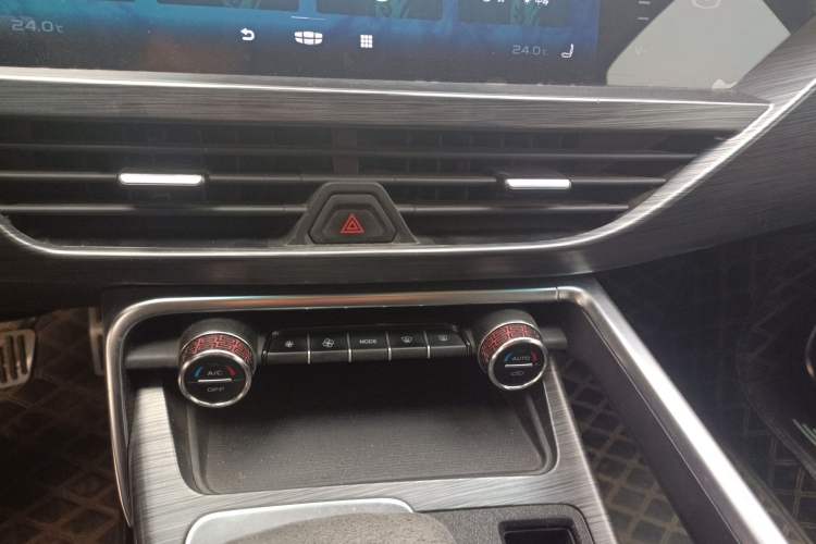 Used Geely Auto Monjaro 2019 350T Yuxingzhe Audio And AC Panel