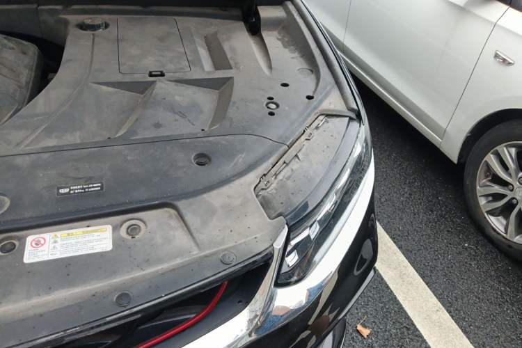Used Geely Auto Monjaro 2020 High-Energy Edition 350T Yáoxīngzhě Engine Bay Left