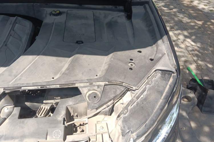 Used Geely Auto Monjaro 2020 High-Energy Edition 350T Yáoxīngzhě Engine Bay Left