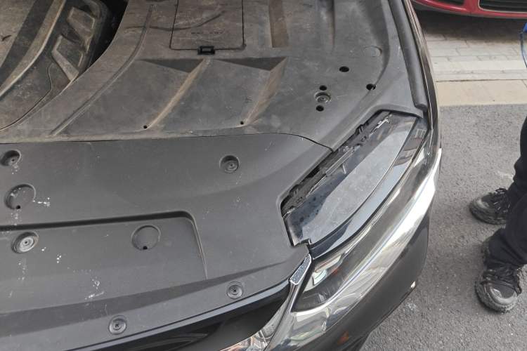 Used Geely Auto Monjaro 2020 High-Energy Edition 300T Yáoxīngzhě Engine Bay Left