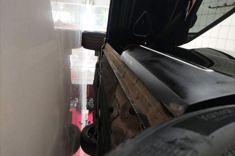 Used Geely Auto Monjaro 2020 High-Energy Edition 300T Yáoxīngzhě Left Side Sill