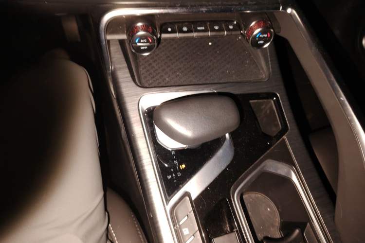 Used Geely Auto Monjaro 2020 High-Energy Edition 350T Yáoxīngzhě Gear Lever