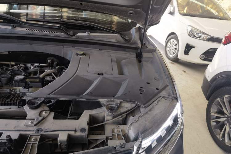 Used Geely Auto Monjaro 2020 High-Energy Edition 350T Yáoxīngzhě Engine Bay Left