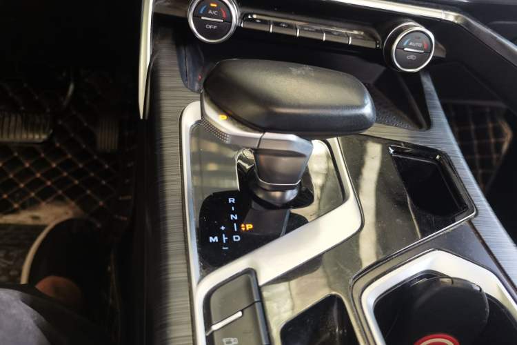 Used Geely Auto Monjaro 2020 High-Energy Edition 350T Yáoxīngzhě Gear Lever