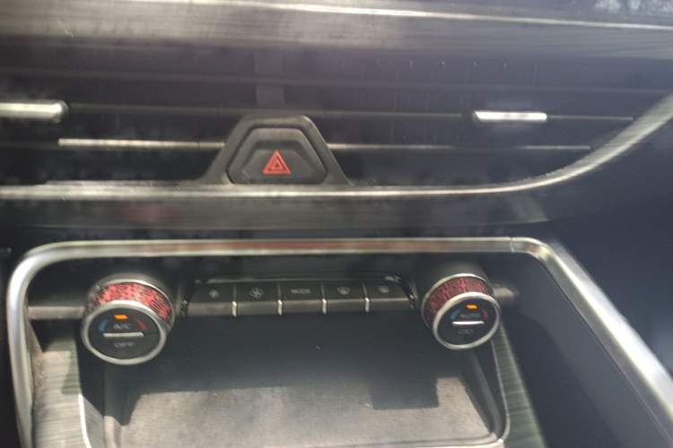 Used Geely Auto Monjaro 2020 High-Energy Edition 350T Phantom Knight AWD Audio And AC Panel