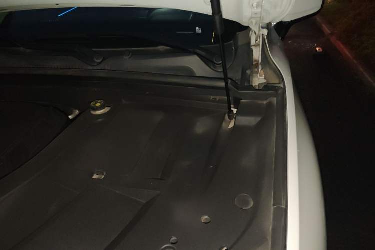 Used Geely Auto Monjaro 2020 High-Energy Edition 300T Yáoxīngzhě Engine Bay Left