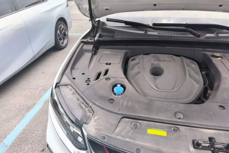 Used Geely Auto Monjaro 2020 High-Energy Edition 350T Yáoxīngzhě Engine Bay Right