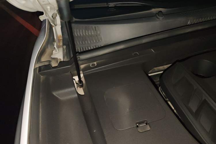 Used Geely Auto Monjaro 2020 High-Energy Edition 300T Yáoxīngzhě Engine Bay Right
