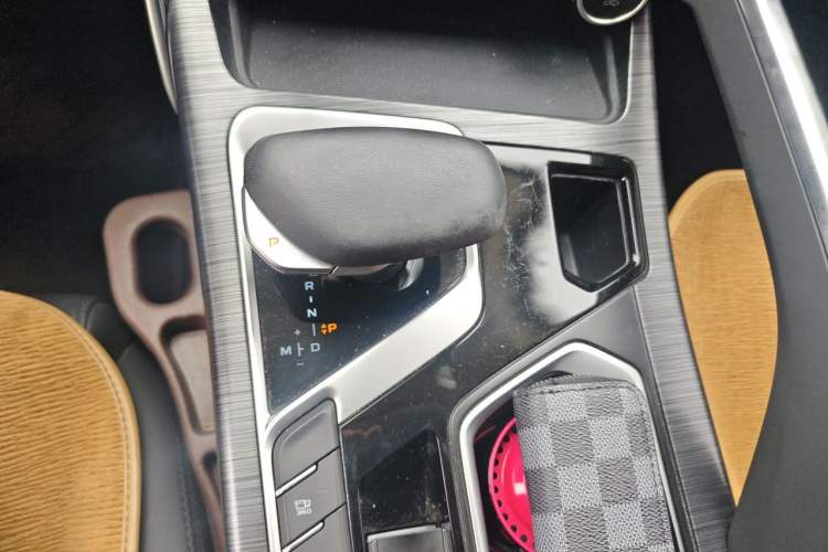 Used Geely Auto Monjaro 2020 High-Energy Edition 350T Yáoxīngzhě Gear Lever