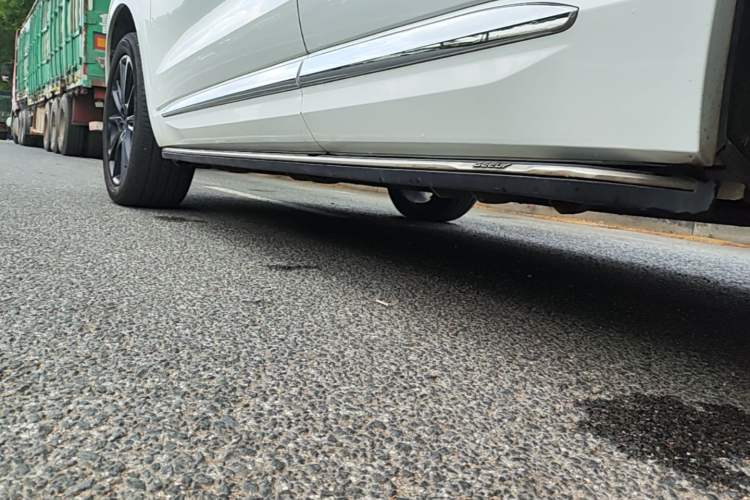 Used Geely Auto Monjaro 2020 High-Energy Edition 350T Yáoxīngzhě Left Side Sill