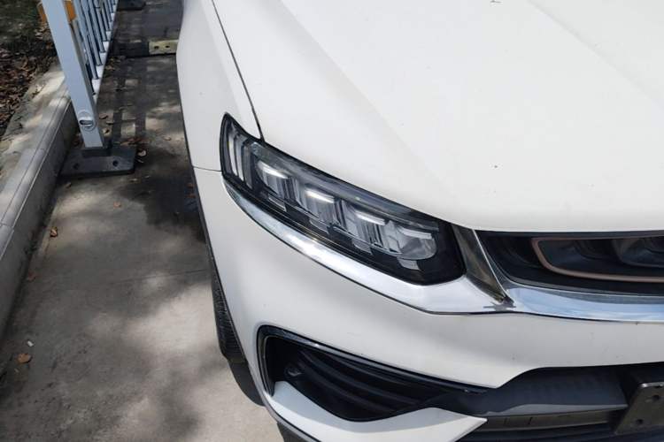Used Geely Auto Monjaro 2020 High-Energy Edition 300T Yáoxīngzhě Right Front Headlight