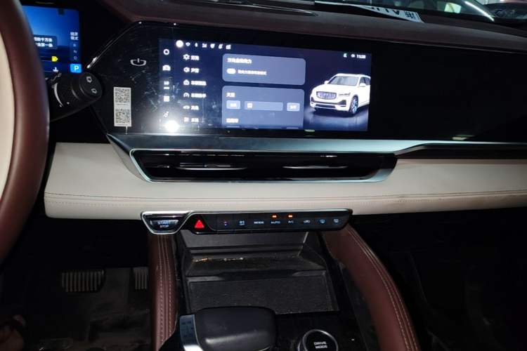 Used Geely Auto Monjaro L 2021 2.0TD DCT EVO Two-Wheel Drive Smart Luxury Version Audio And AC Panel