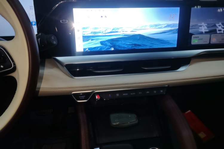 Used Geely Auto Monjaro L 2021 2.0TD DCT EVO Two-Wheel Drive Prestige Version Audio And AC Panel