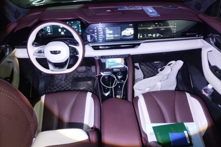 Used Geely Auto Monjaro L 2021 2.0TD DCT EVO Two-Wheel Drive Prestige Version Audio And AC Panel