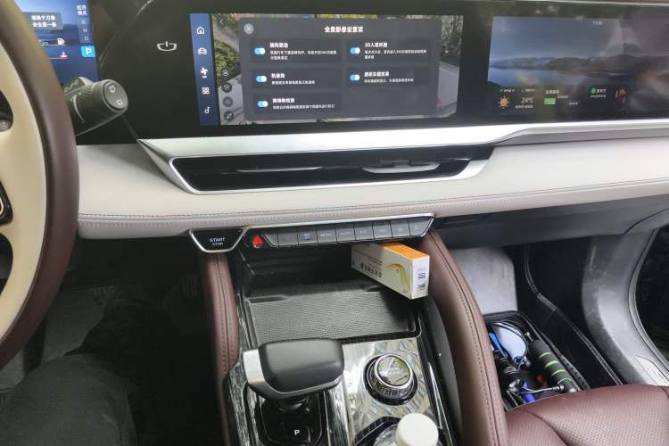 Used Geely Auto Monjaro L 2021 2.0TD DCT EVO Two-Wheel Drive Smart Luxury Version Audio And AC Panel