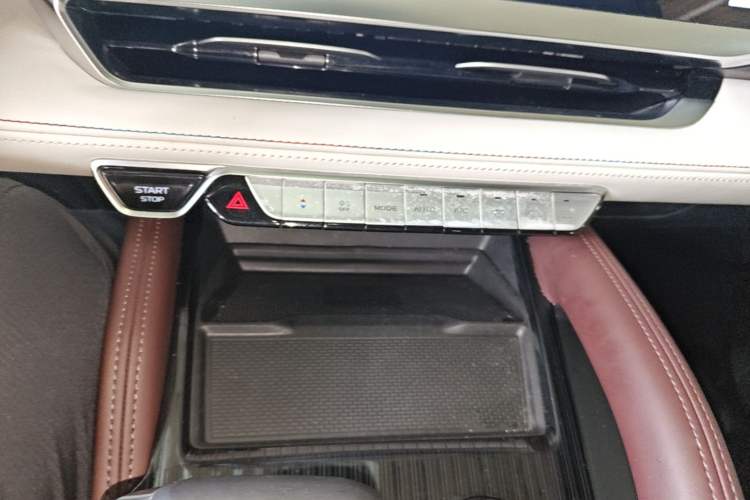 Used Geely Auto Monjaro L 2021 2.0TD High-Power Automatic All-Wheel-Drive Flagship Version Audio And AC Panel