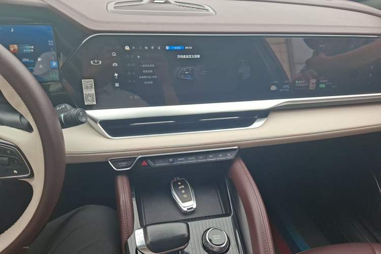 Used Geely Auto Monjaro L 2021 2.0TD High-Power Automatic All-Wheel Drive Luxury Version Audio And AC Panel