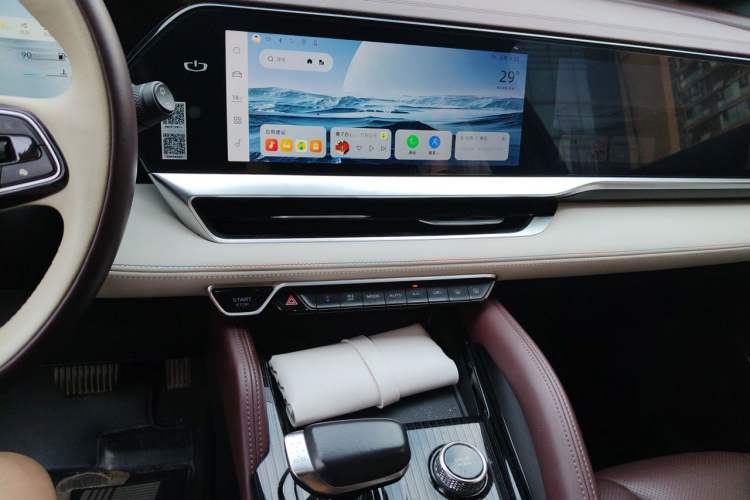 Used Geely Auto Monjaro L 2021 2.0TD DCT EVO Two-Wheel Drive Prestige Version Audio And AC Panel