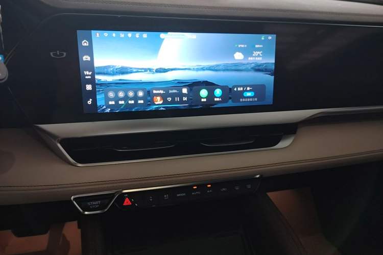 Used Geely Auto Monjaro L 2021 2.0TD DCT EVO Two-Wheel Drive Smart Luxury Version Audio And AC Panel