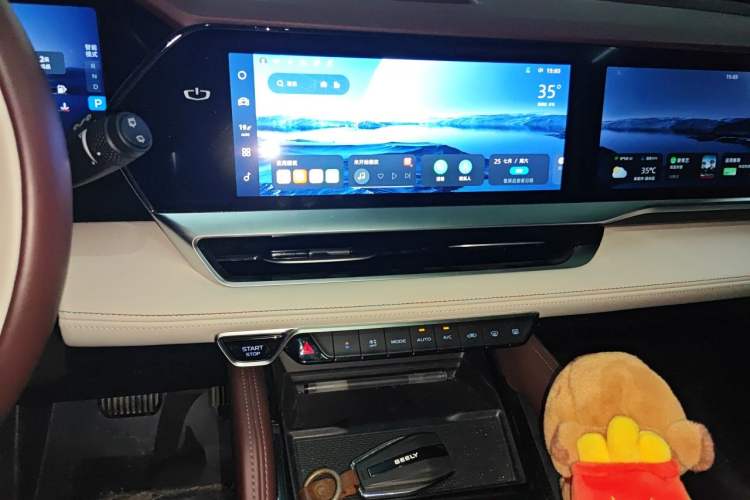 Used Geely Auto Monjaro L 2021 2.0TD DCT EVO Two-Wheel Drive Smart Luxury Version Audio And AC Panel