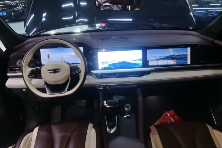 Used Geely Auto Monjaro L 2021 2.0TD DCT EVO Two-Wheel Drive Prestige Version Center Console