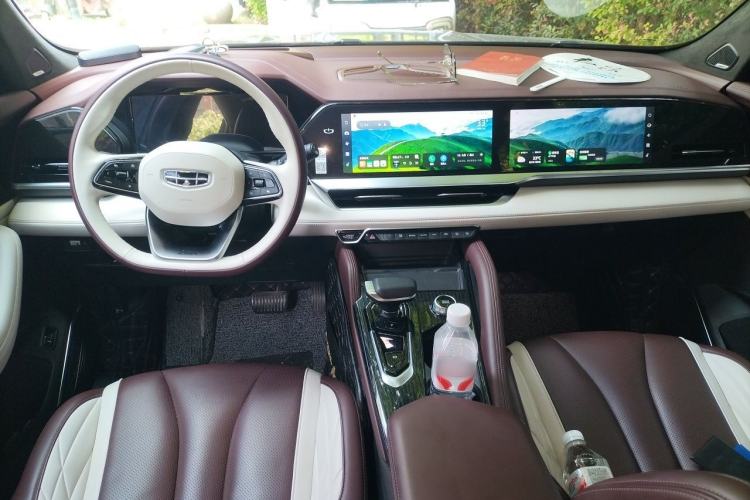 Used Geely Auto Monjaro L 2021 2.0TD High-Power Automatic All-Wheel-Drive Flagship Version Center Console