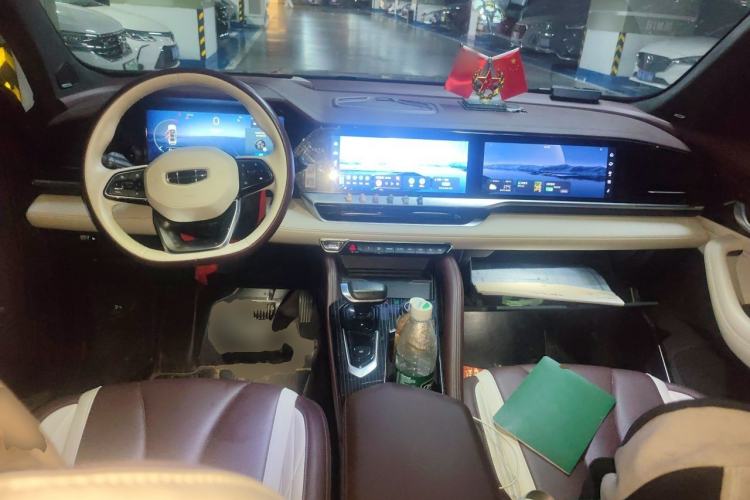 Used Geely Auto Monjaro L 2021 2.0TD High-Power Automatic All-Wheel-Drive Flagship Version Center Console