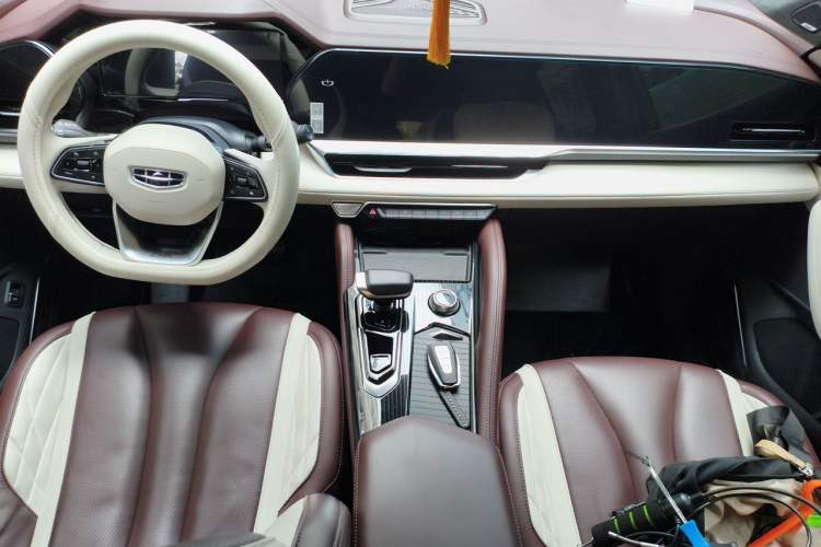 Used Geely Auto Monjaro L 2021 2.0TD High-Power Automatic All-Wheel-Drive Flagship Version Center Console