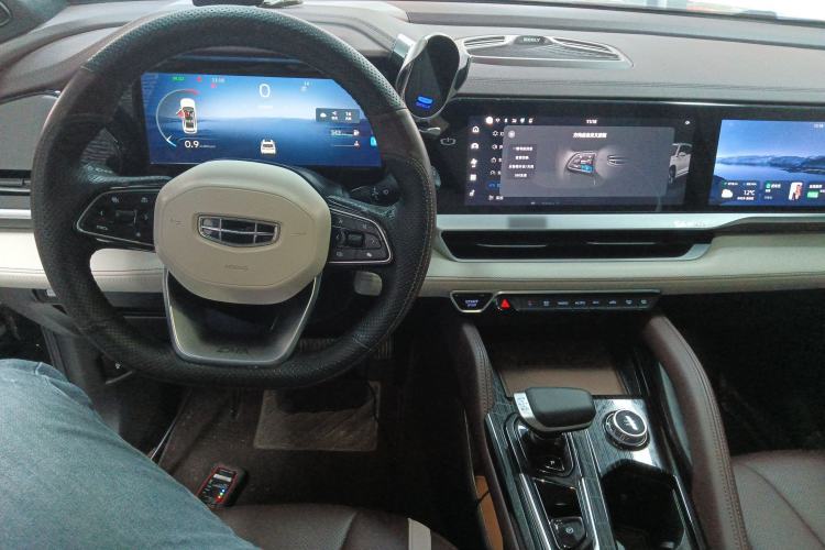 Used Geely Auto Monjaro L 2021 2.0TD DCT EVO Two-Wheel Drive Prestige Version Center Console