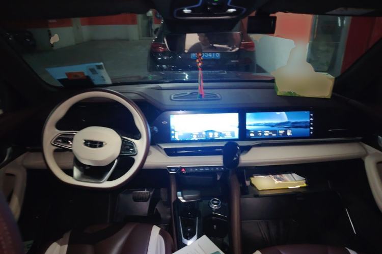 Used Geely Auto Monjaro L 2021 2.0TD DCT EVO Two-Wheel Drive Prestige Version Center Console