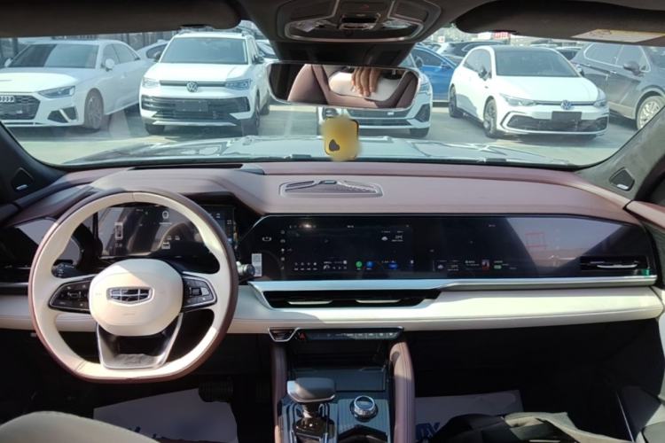 Used Geely Auto Monjaro L 2021 2.0TD High-Power Automatic All-Wheel-Drive Flagship Version Center Console