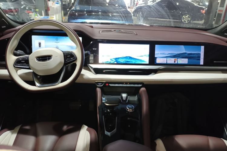 Used Geely Auto Monjaro L 2021 2.0TD DCT EVO Two-Wheel Drive Smart Luxury Version Center Console