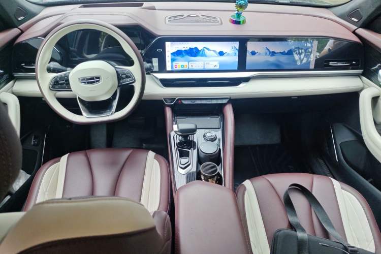 Used Geely Auto Monjaro L 2021 2.0TD High-Power Automatic All-Wheel-Drive Flagship Version Center Console