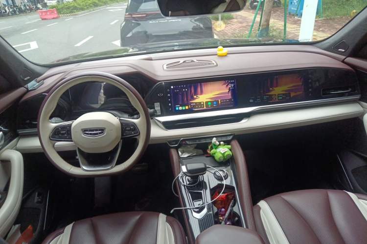 Used Geely Auto Monjaro L 2021 2.0TD DCT EVO Two-Wheel Drive Smart Luxury Version Center Console