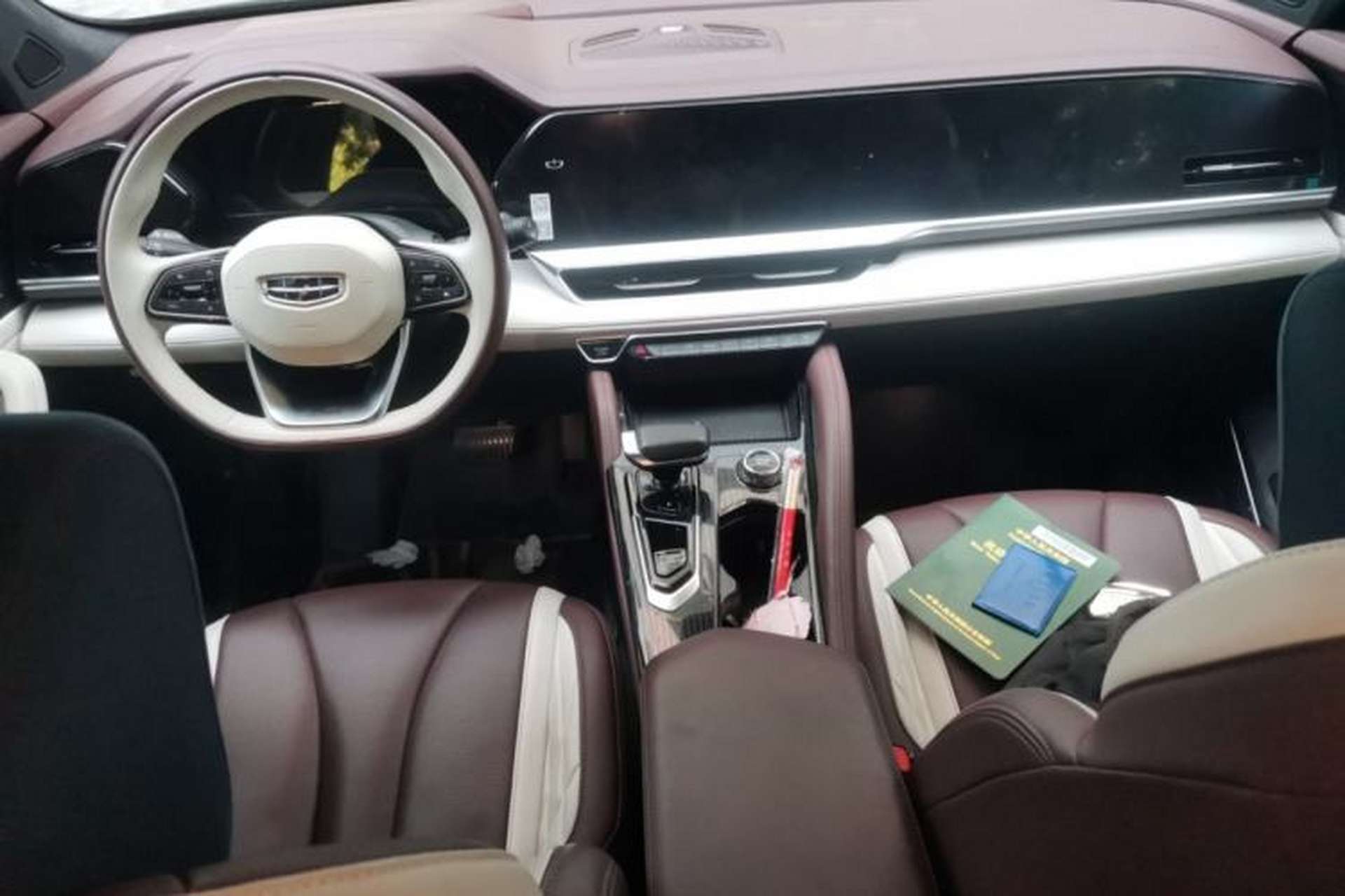 Used Geely Auto Monjaro L 2021 2.0TD DCT EVO Two-Wheel Drive Prestige Version Center Console