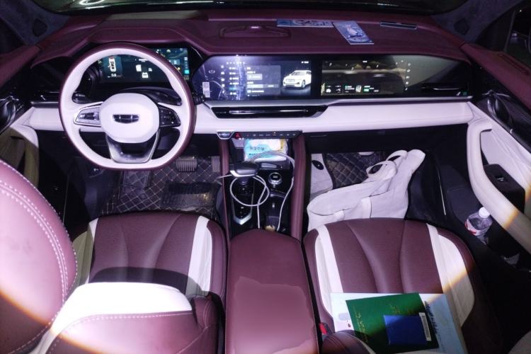 Used Geely Auto Monjaro L 2021 2.0TD DCT EVO Two-Wheel Drive Prestige Version Center Console